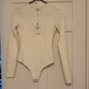 Good American Classic White Long Sleeve Bodysuit. Size S
